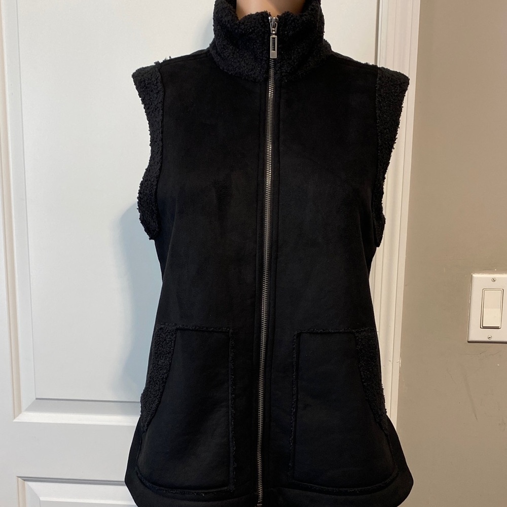 Black Sleeveless Fleece Vest